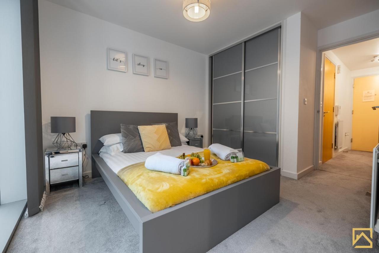 Modern 1 Bed In Central Mk, Free Parking, Smart Tv, Manhattan House By Valore Property Services Milton Keynes Exteriör bild