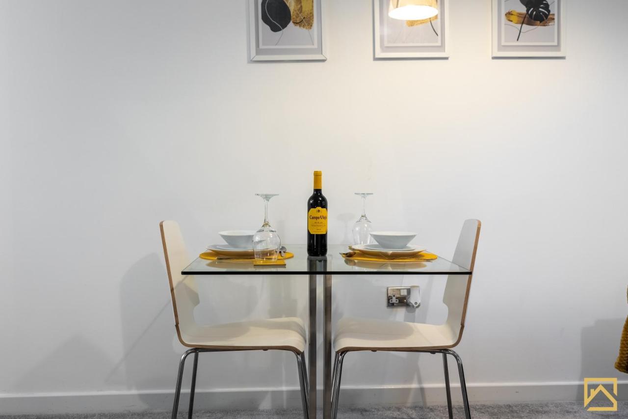 Modern 1 Bed In Central Mk, Free Parking, Smart Tv, Manhattan House By Valore Property Services Milton Keynes Exteriör bild